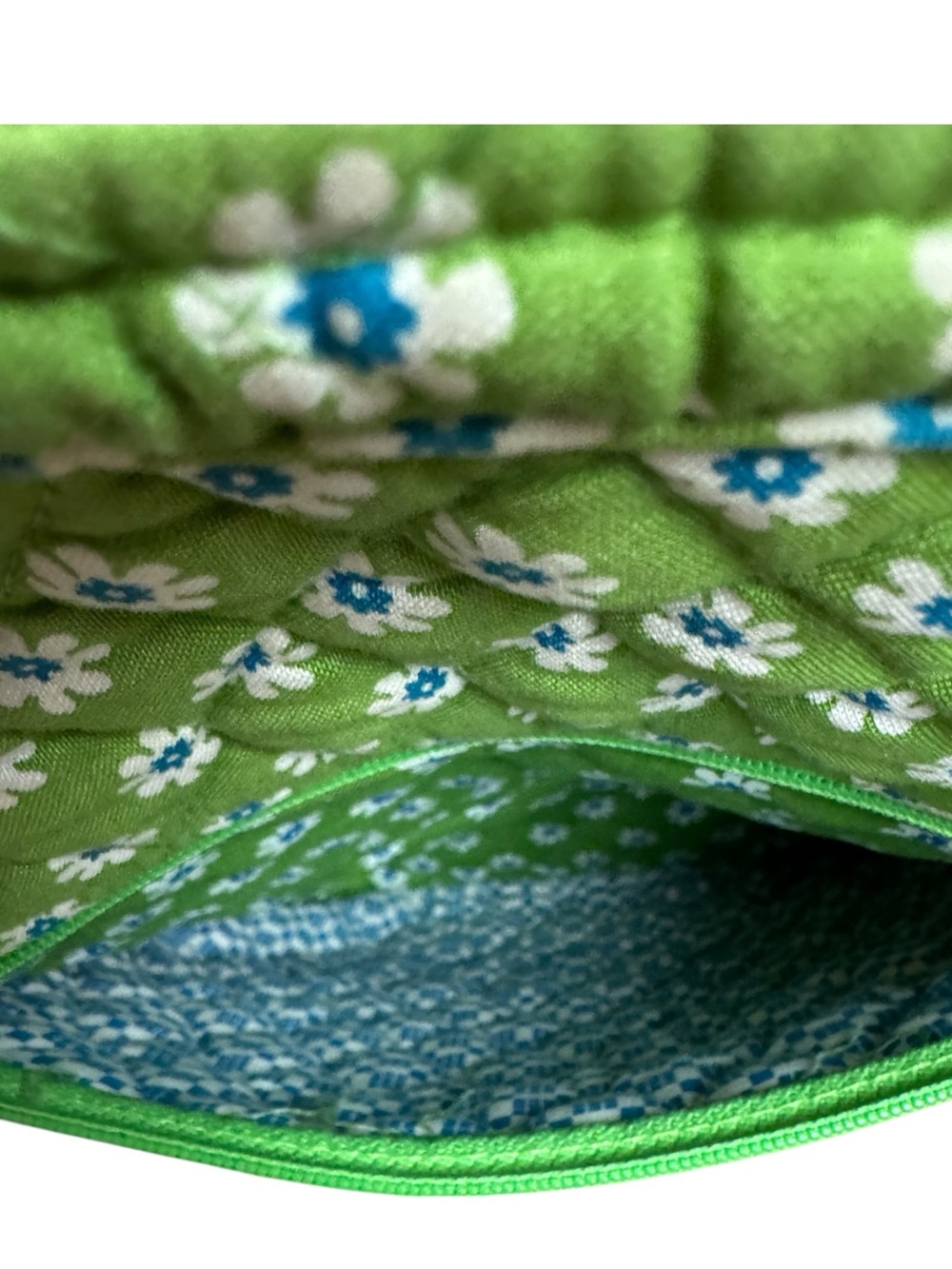 Vintage Vera Bradley “Green Apple Daisy”Retired Pattern Small Backpack Style Bag - Picture 4 of 9